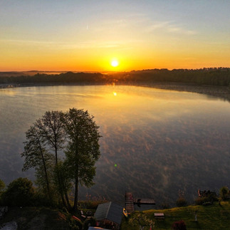 Pierwszy dzień majówki w Lubniewicach witamy pięknym wschodem słońca
