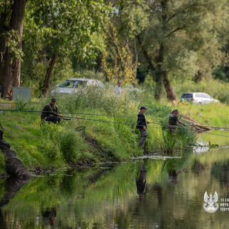 Wędkowanie połączyło służby nad Obrą