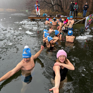 Gorąca atmosfera nad jeziorem Trześniowskim – morsowanie z wielkim sercem w Łagowie