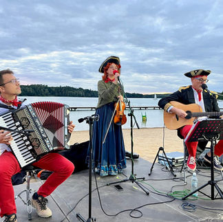 Szantowy wieczór nad jeziorem Lipie