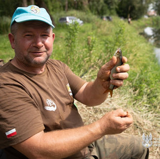 Wędkowanie połączyło służby nad Obrą