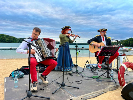 Szantowy wieczór nad jeziorem Lipie