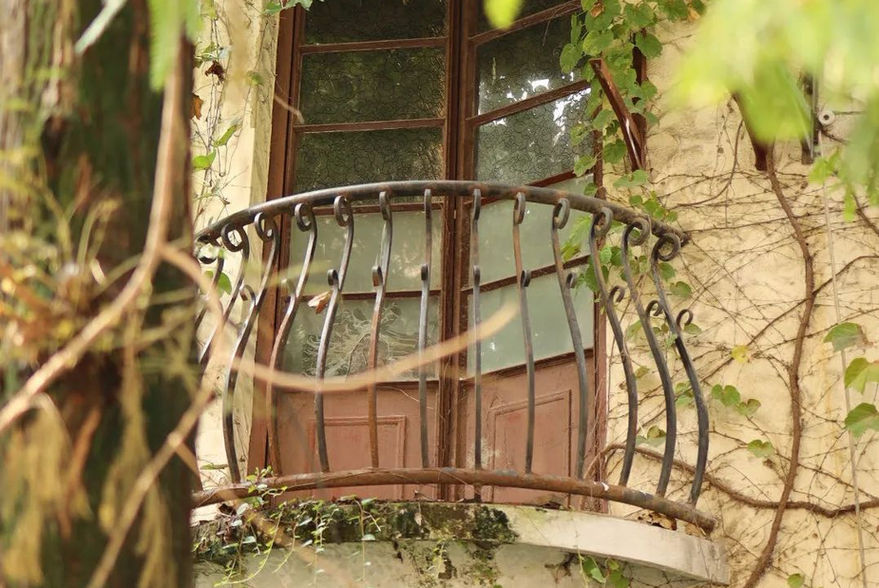 Balcony along Xinhua Road