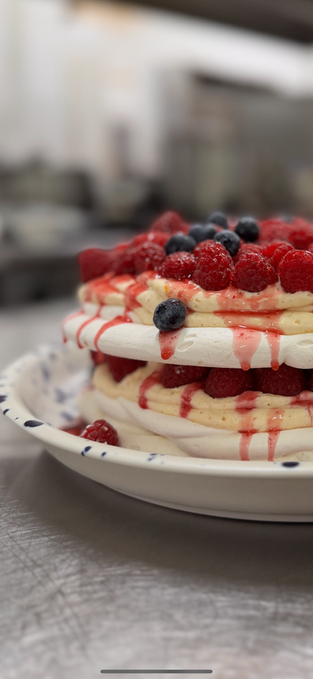 Pavlova cake from Restaurant Radmilovac, perfect for sharing.