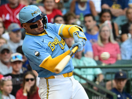 Brewers Sign Contreras