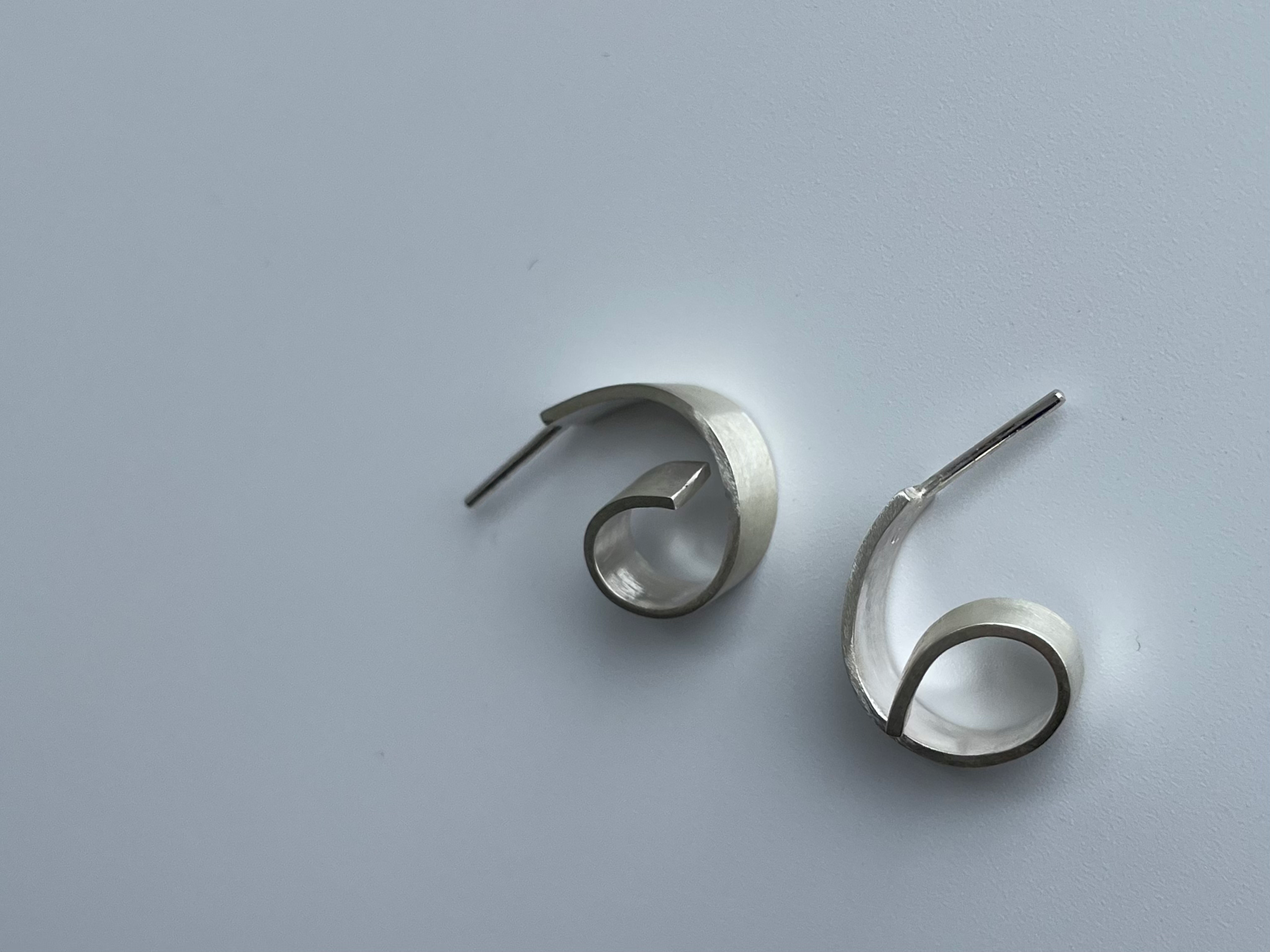 Soft sculptural swirl stud earrings