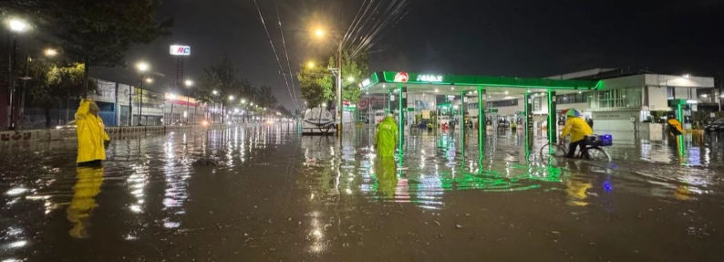 Intesa lluvia afecta la Ciudad de México.