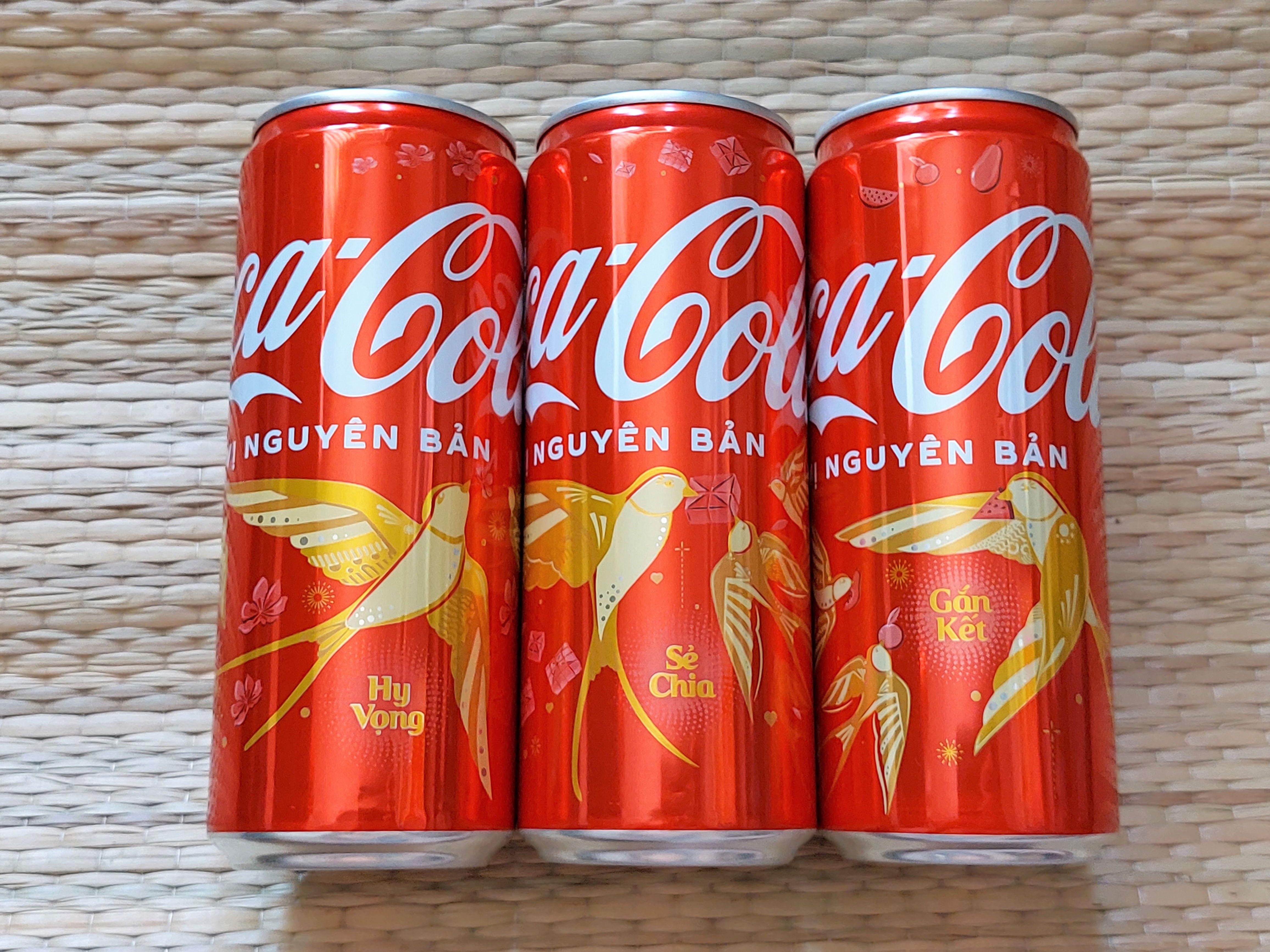 coca-cola-new-year-2022-1-complete-set-3-cans-sleek-320ml-vietnam-barcode-EAN-8935049501503