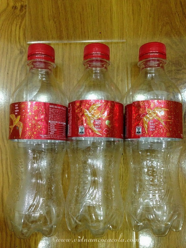2017-Vietnam-Coca-Cola-New-Year-of-the-Rooster-Dinh-Dau-barcode-EAN-8935049510673-plastic-bottle