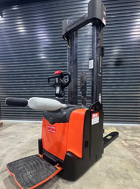 gerbeur bras plateforme 5400 mm 5.4m 1600 kg 1.6 tonnes toyota aveyron rodez tarn cantal