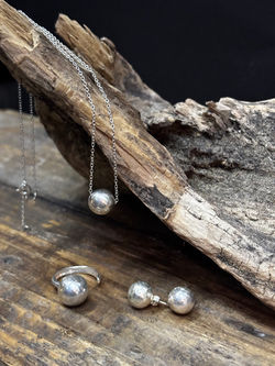 Silver earrings, neckless, bracelet