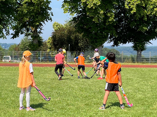 Neue Sportarten entdecken: Tennis und Feldhockey zum Ausprobieren