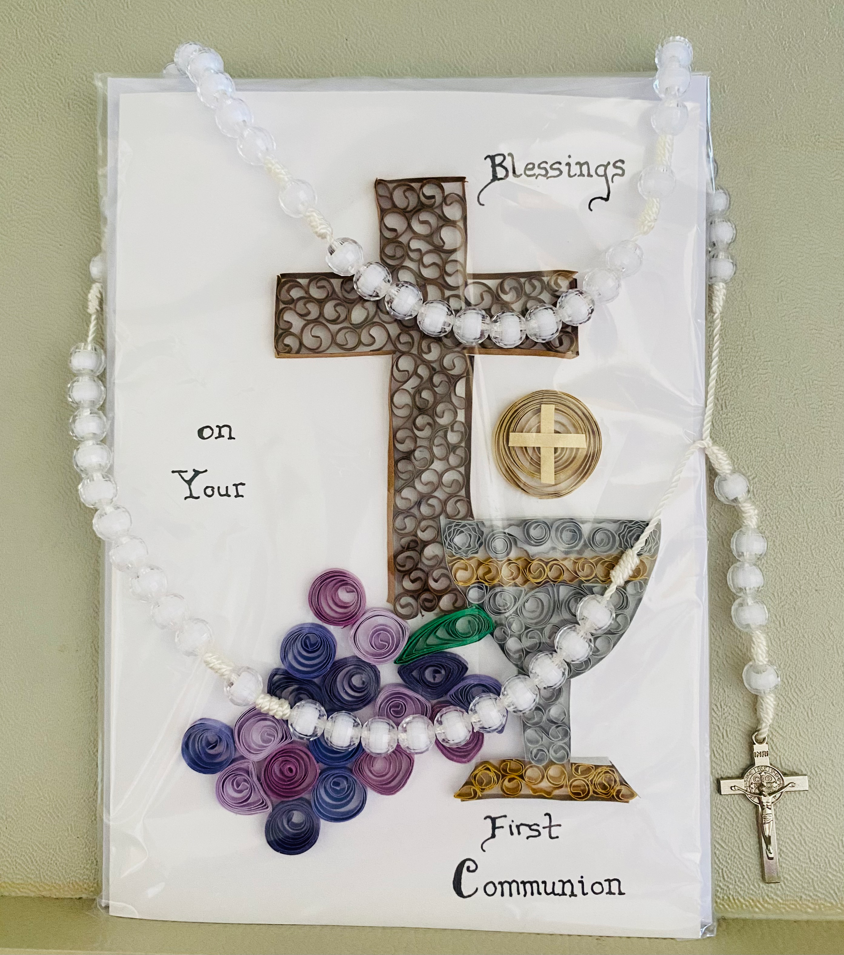 First Holy Communion Cord Rosary & Quilled Card gift set.