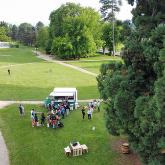 Notre foodtruck sera mis à votre disposition du mois durant tout l'été même sans événement.