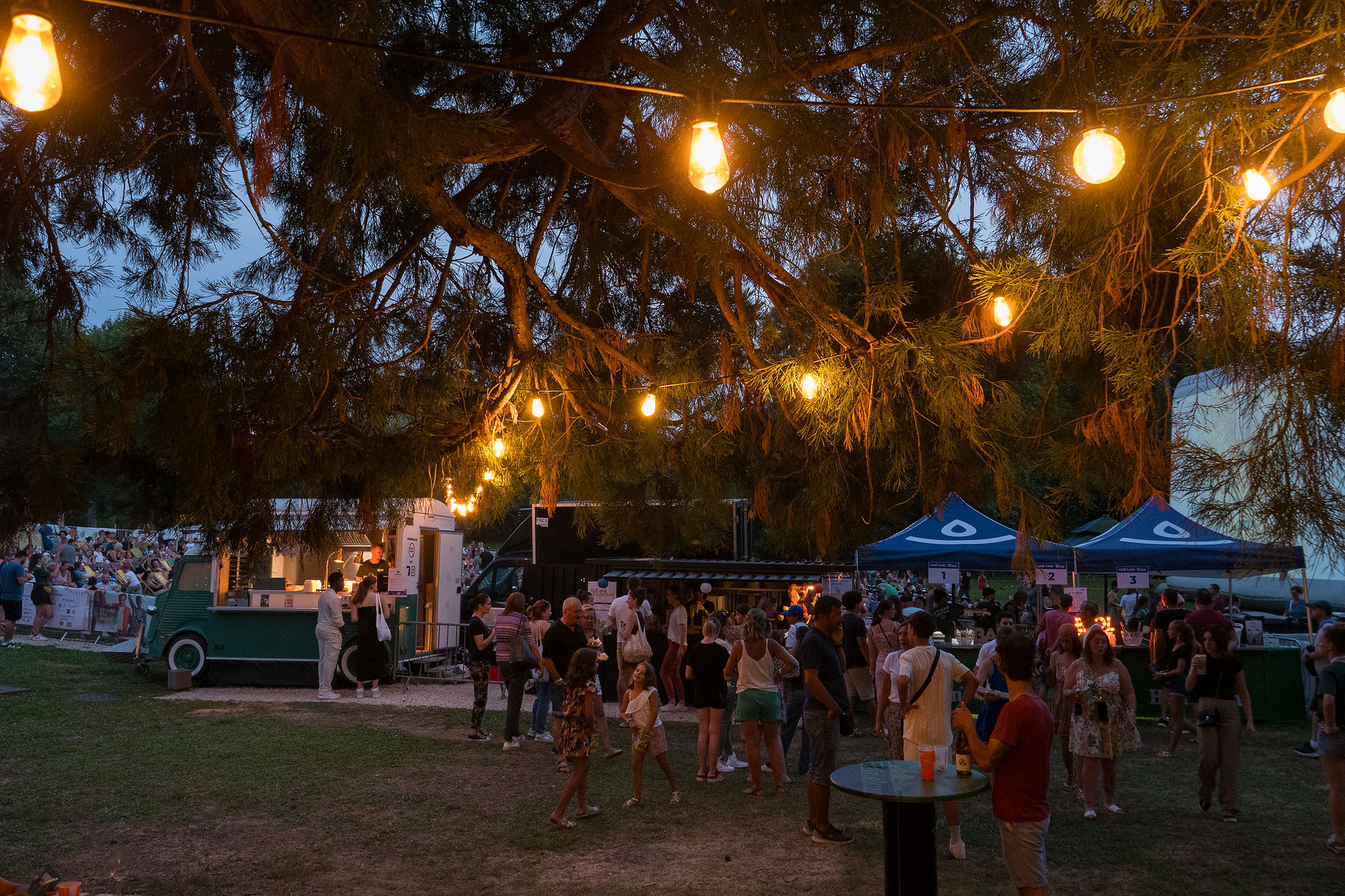 Notre foodtrucks restent ouverts jusqu’à 21 h 30.
