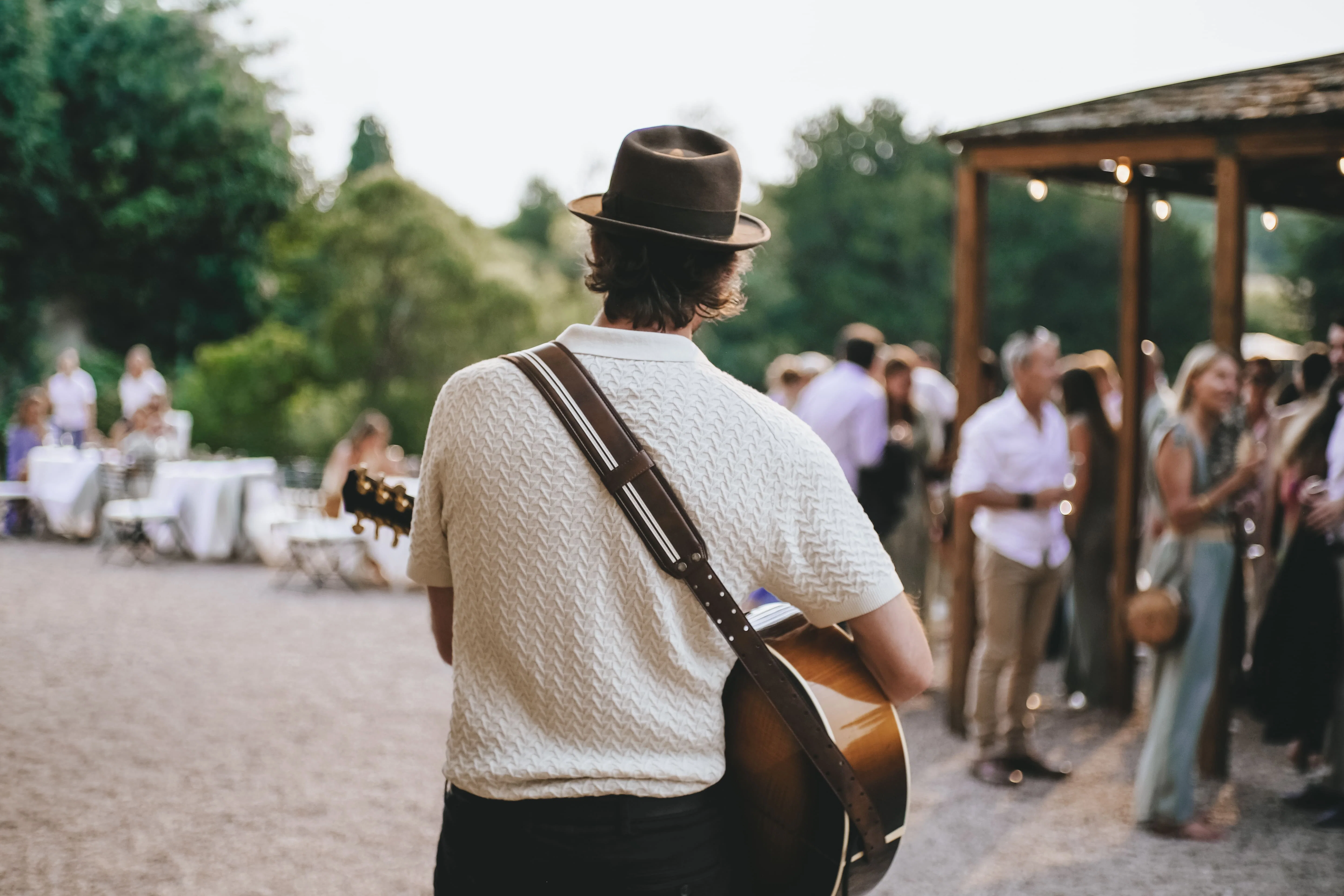 Live acoustic guitarist performing during cocktail hour
