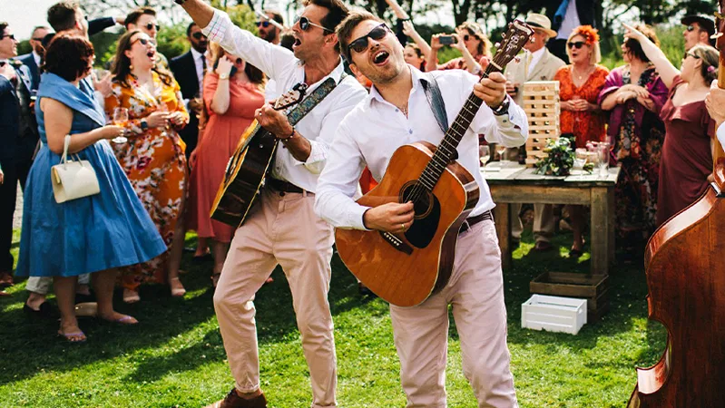 Elegant acoustic wedding setup