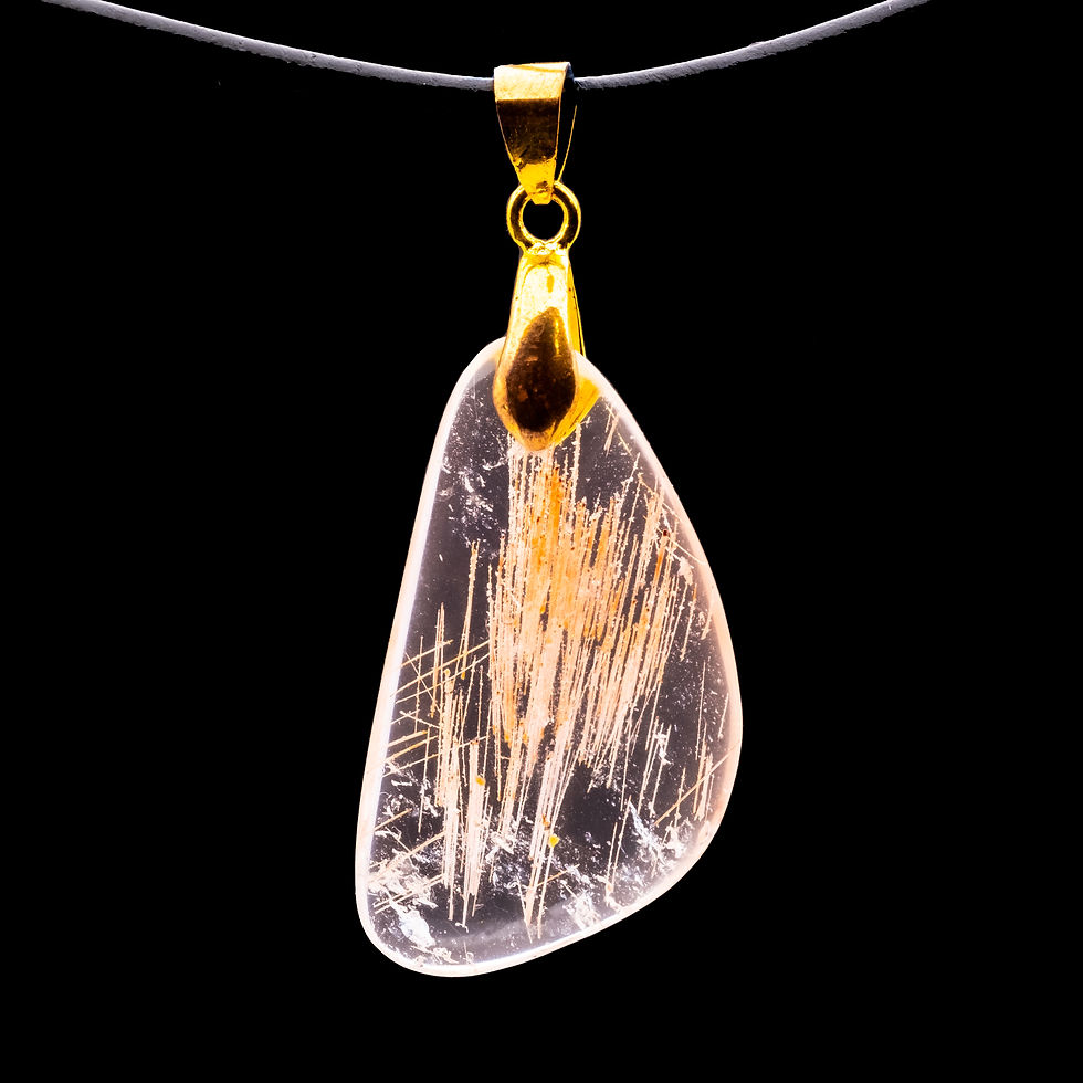 Silberner Anhänger mit Rutilquarzstein