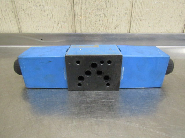Thumbnail: Vickers DG4V4-010C-M-U-G5-10 Hydraulic Directional Control Solenoid Valve 12v DC