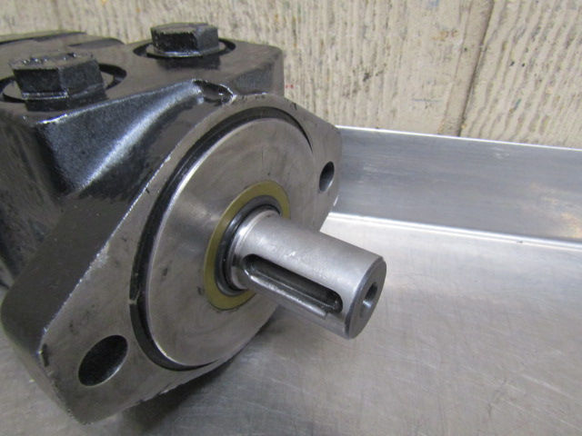 Thumbnail: OEM White RS-200160A1110AAAAA Hydraulic Roller Stator Motor 10.0 cu.in