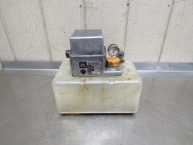 Showa LCB-4 311C Automatic Oil Lube Lubrication Pump System Oiler 0.1 L/min