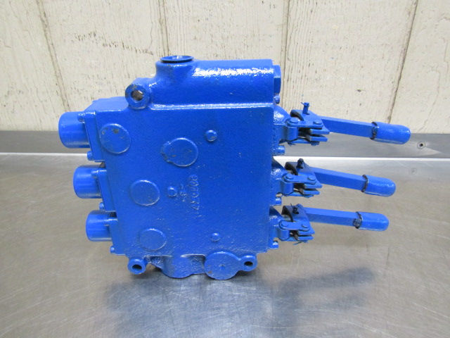 Thumbnail: Cross 4Z0009 Hydraulic Directional Control Valve 3 Spool Spring Return