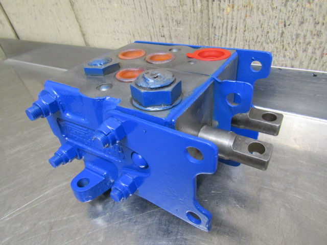 Thumbnail: Vickers CM11-0050-11-7-59 Hydraulic Directional Control Valve 2 Spool 2247140