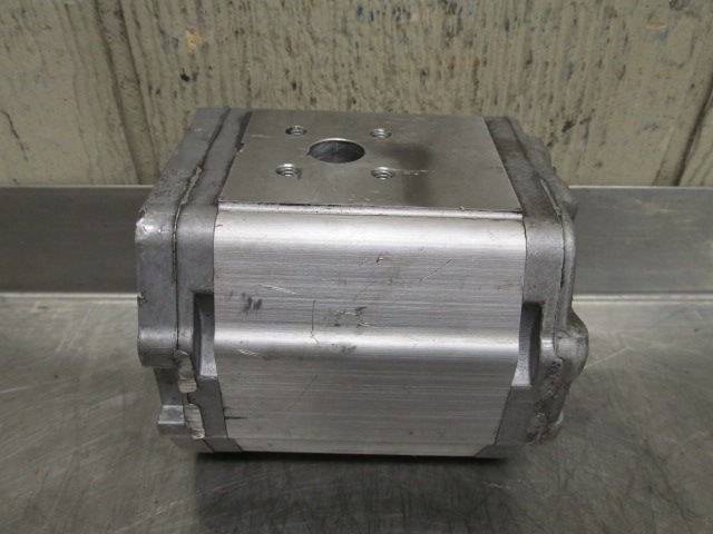 Thumbnail: Turolla Danfoss SNP2NN/017RN03CAP3B7B5NNNN/NNNNN Hydraulic Gear Pump 1.02 cu.in