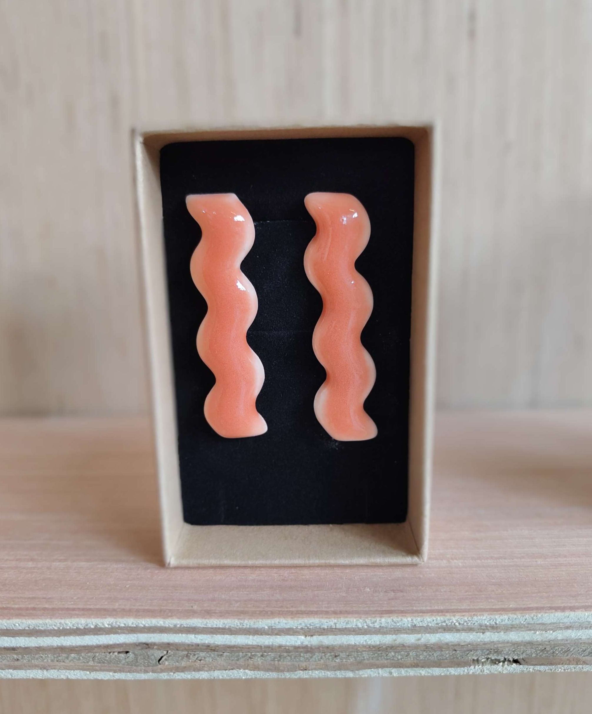 Oorbellen - WAVE (peach)