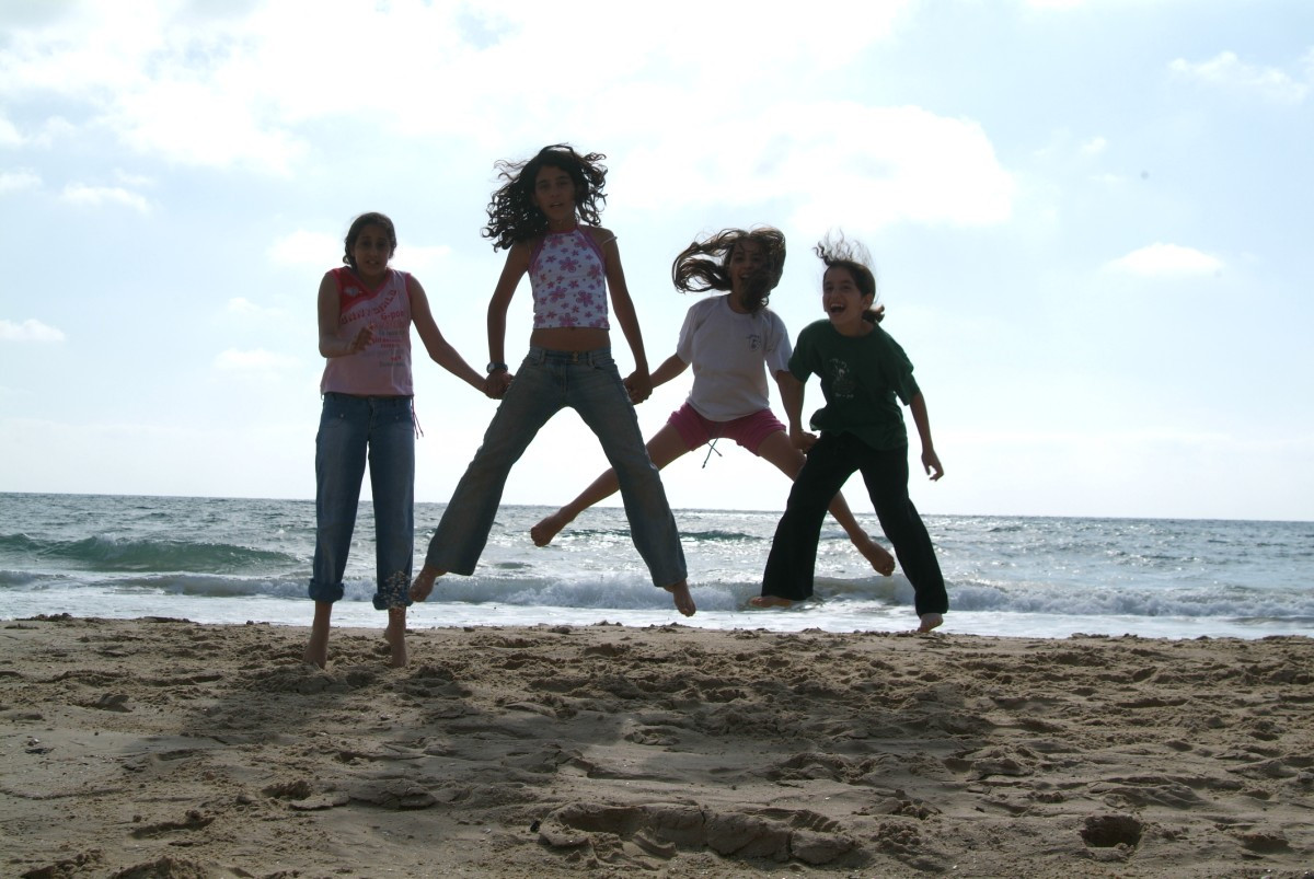 Help us reach our goal of 4,500 Seder boxes for Tel Aviv-Yafo families in need - Sponsored Content