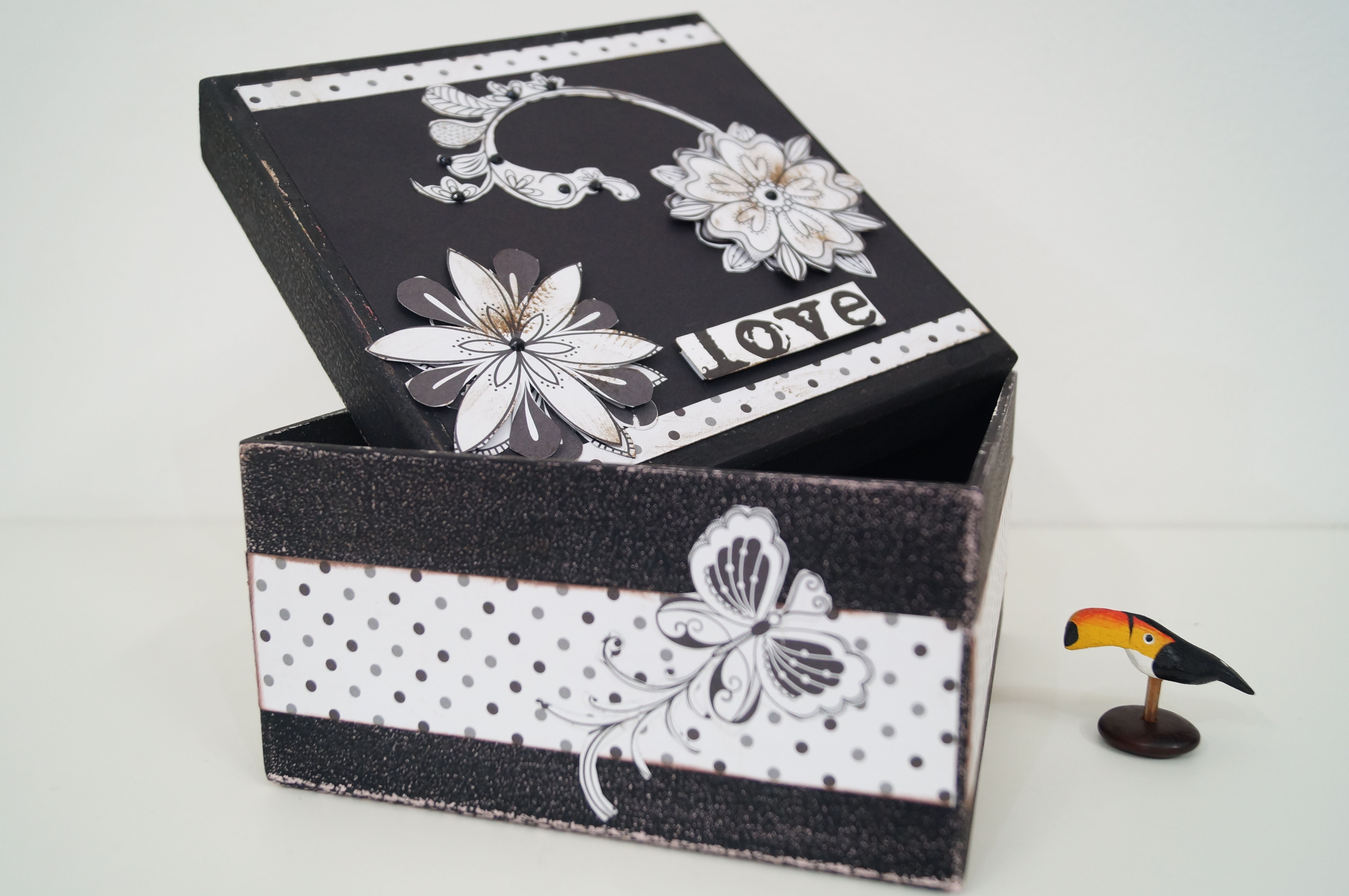 Caixa  decorativa em MDF LOVE