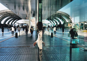 奨励賞「ある駅の光景」長谷部厚子.jpg
