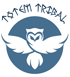 Logo de totem tribal avec un hibou et un cercle rappelant la pleine lune