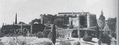 Castlo de Vila Viçosa, anos 40, fotografado de sudeste, sendo aind visível as fortificações do sec XVII.
