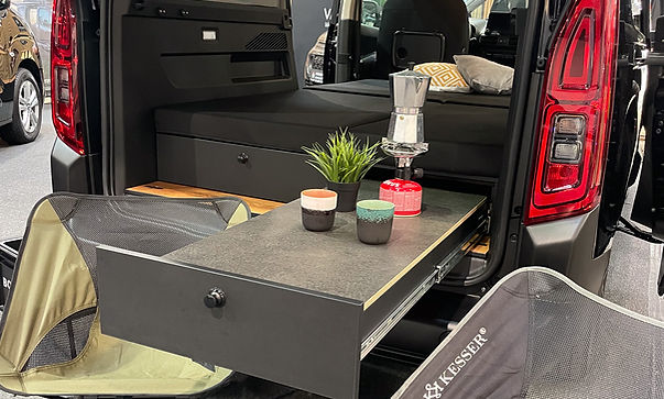 VANDERER SLEEP & STORAGE Outdoor Tisch (c) VANDERER Gmbh.jpg