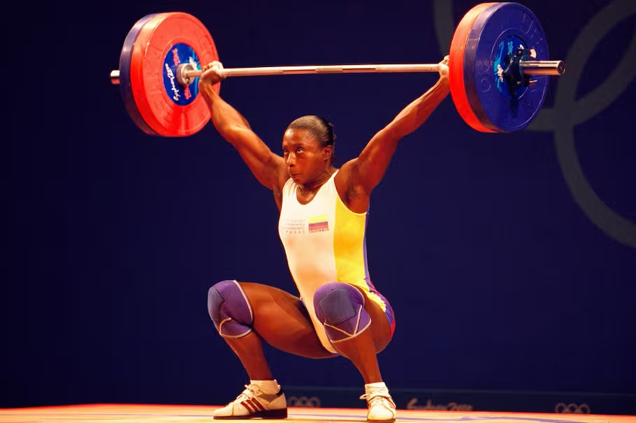 245 kilogramos (110 en arranque y 136 en envión)   