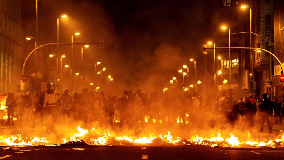 caos-fuego-y-cargas-policiales-en-las-pr