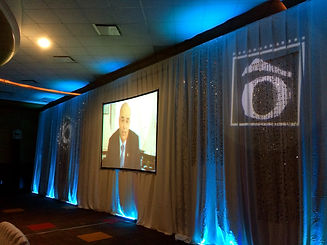 Cortinaje Blanco con Pantalla 