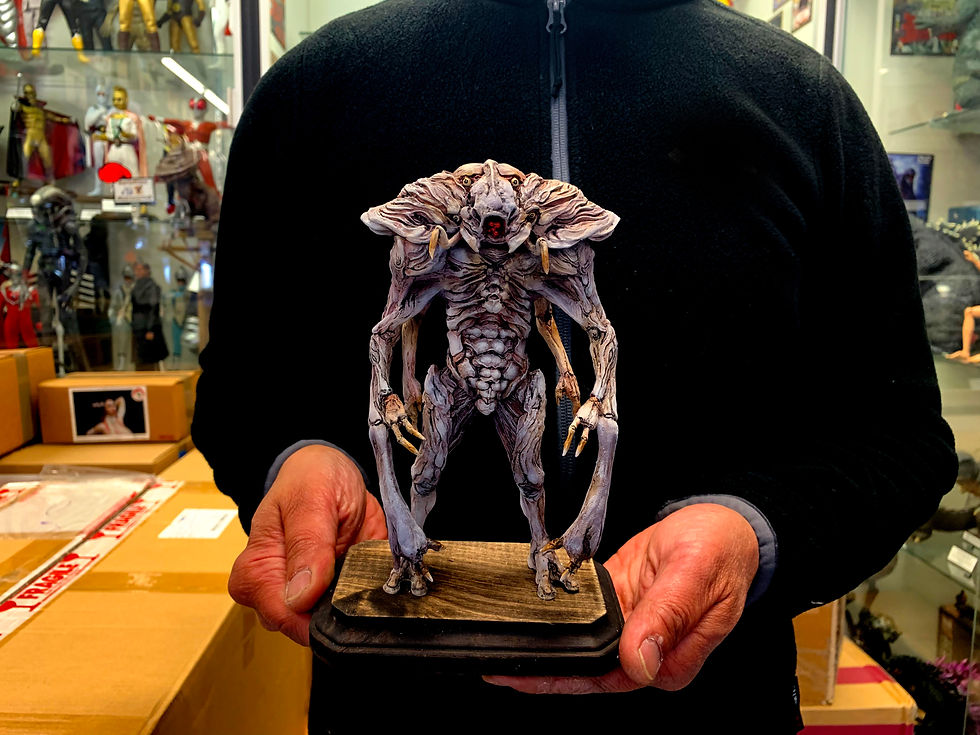 섬네일: Hellpainter Space Bug Art Statue