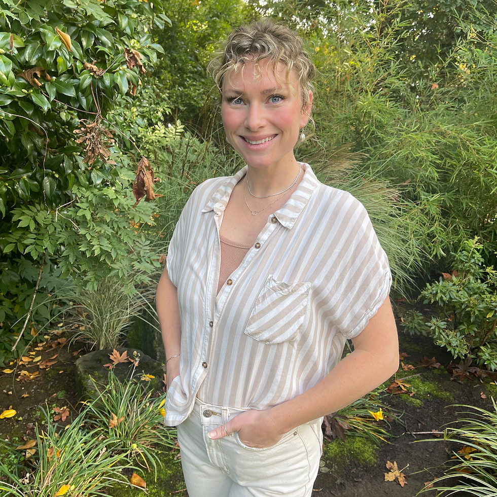 Melanie Headshot.jpg