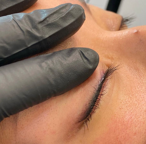 dusty liner with eyes closed
