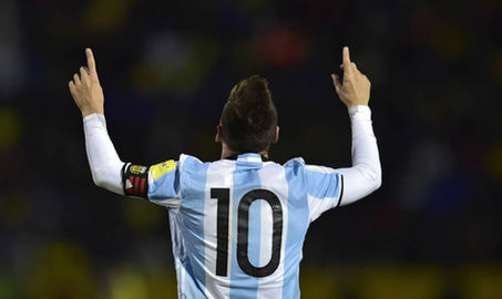 Messi faz hat-trick e Argentina se classifica para Copa do Mundo