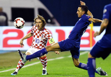 Croácia goleia Grécia pela repescagem europeia; Suíça vence