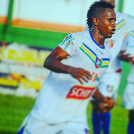 Jogador do Miravaca de Santo Estevão assina com time profissional para 2018