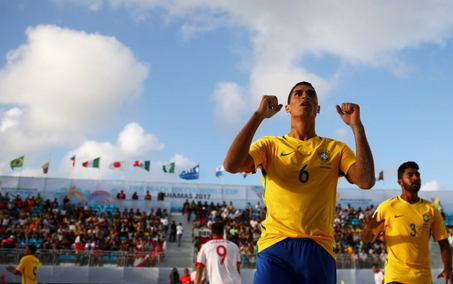 Brasil goleia na 500ª vitória e assume a liderança