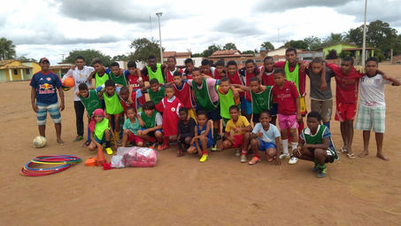 Liga Desportiva de Santo Estevão doa materiais esportivos para Escolinha de Futebol do Sitio