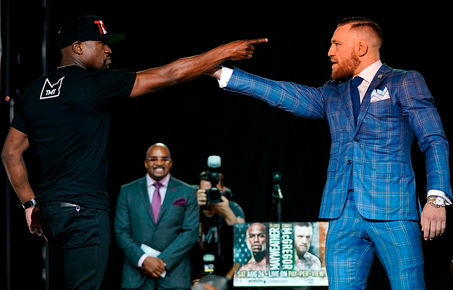 Tamanho das luvas, árbitro e juízes são definidos para Mayweather X McGregor