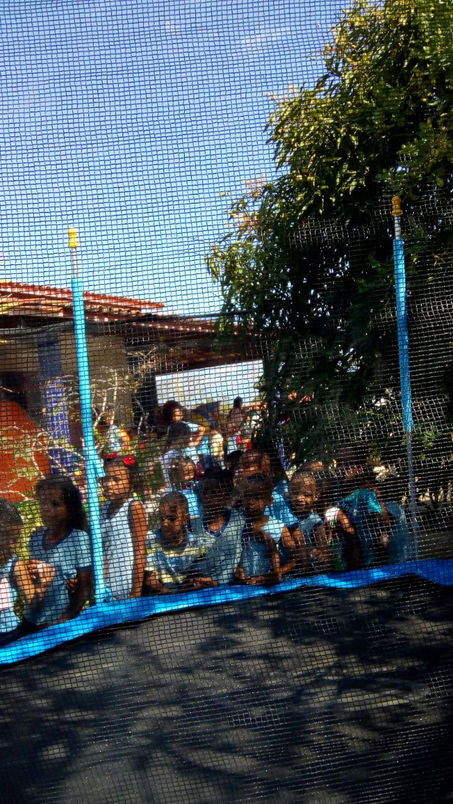 Escola promove jogos e brincadeiras para comemorar semana da criança em Santo Estevão