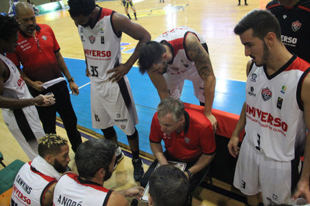 Universo/Vitória derrota Campo Mourão fora de casa no NBB