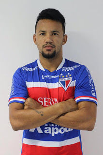 Vitória pode contratar o araciense Raylan